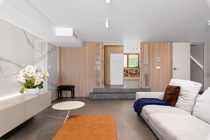 Image No.25-6 Bed Townhouse for sale