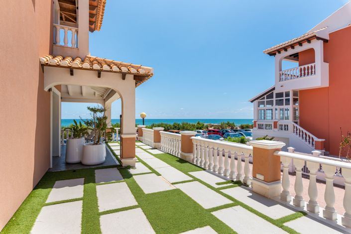 Image No.3-6 Bed Townhouse for sale