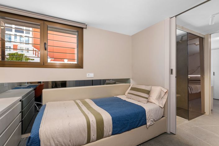 Image No.31-6 Bed Townhouse for sale