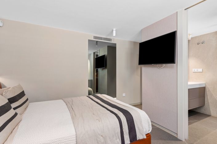 Image No.34-6 Bed Townhouse for sale