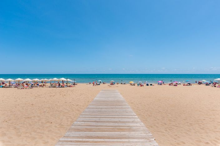 Image No.43-6 Bed Townhouse for sale