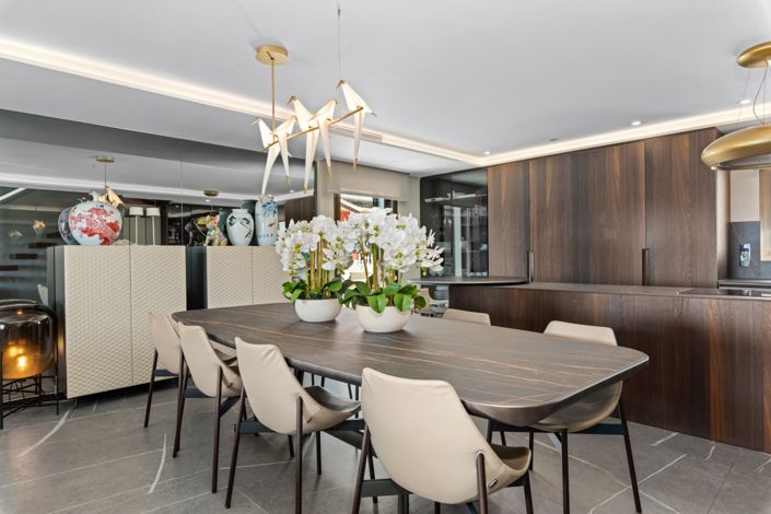 Image No.8-6 Bed Townhouse for sale