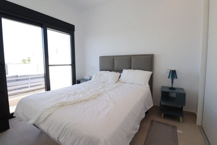 Image No.10-4 Bed Townhouse for sale