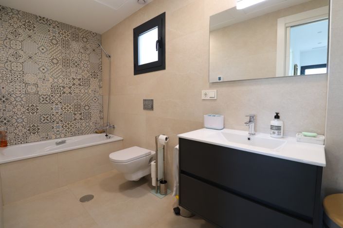 Image No.9-4 Bed Townhouse for sale