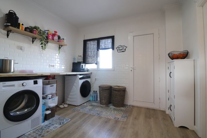 Image No.12-3 Bed Property for sale