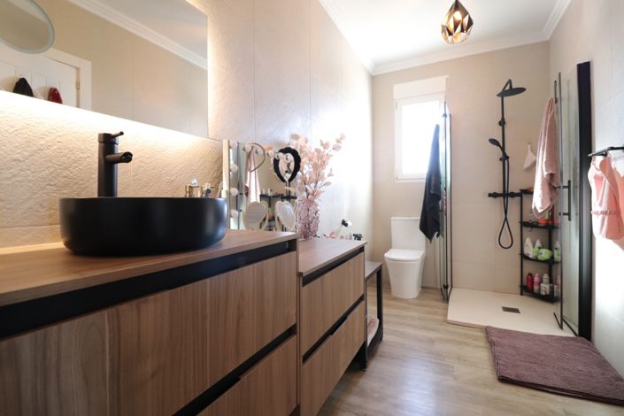 Image No.23-3 Bed Property for sale