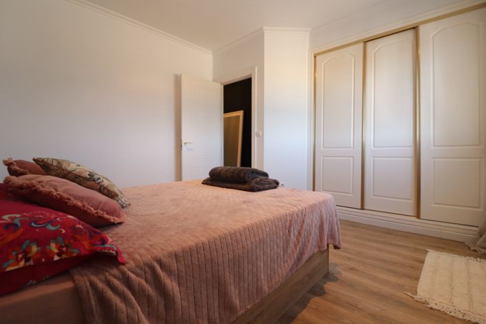 Image No.15-3 Bed Property for sale