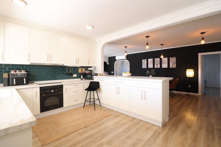 Image No.9-3 Bed Property for sale