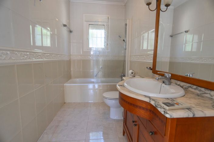 Image No.18-3 Bed Villa for sale