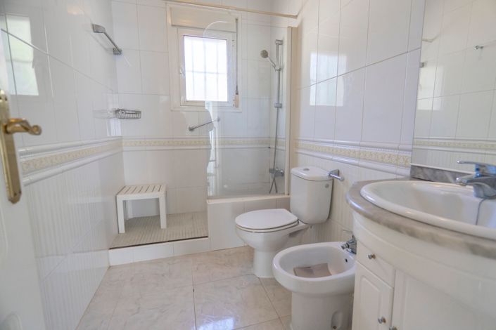 Image No.20-3 Bed Villa for sale