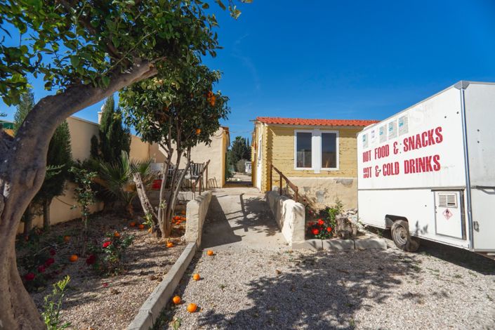 Image No.16-6 Bed Property for sale