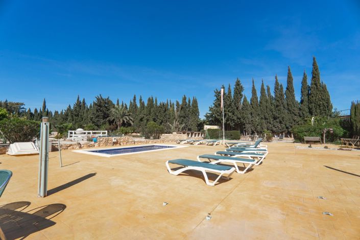 Image No.27-6 Bed Property for sale