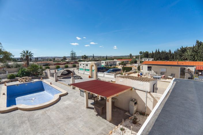 Image No.41-6 Bed Property for sale