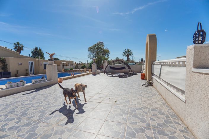 Image No.44-6 Bed Property for sale