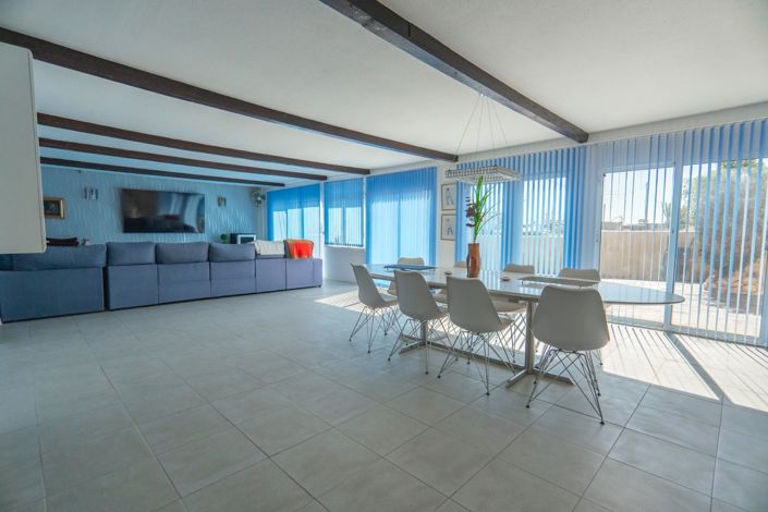 Image No.5-6 Bed Property for sale