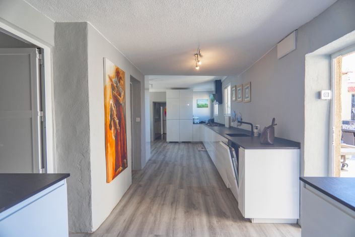 Image No.9-6 Bed Property for sale