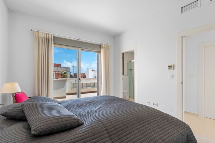 Image No.21-4 Bed Villa for sale