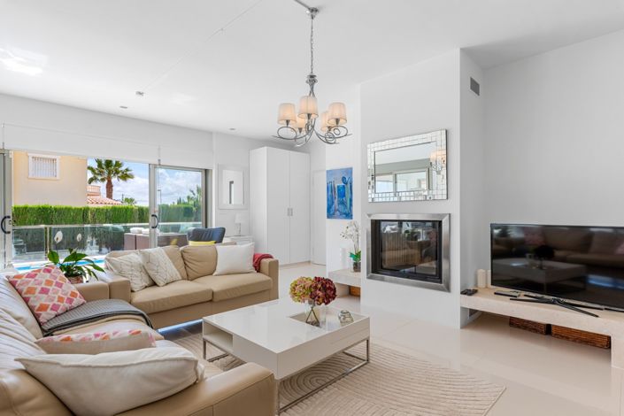 Image No.3-4 Bed Villa for sale