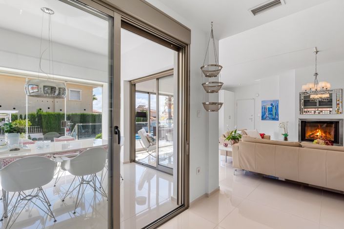 Image No.7-4 Bed Villa for sale