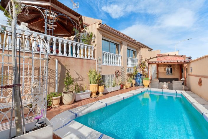 Image No.1-4 Bed Villa for sale