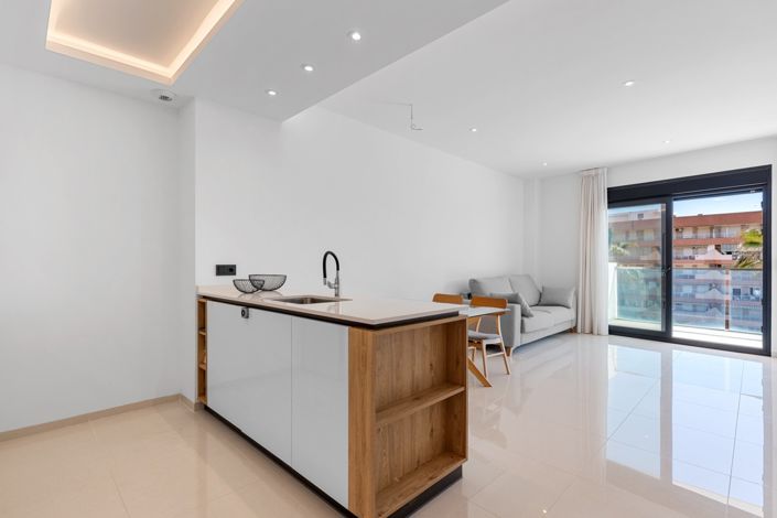 Image No.11-2 Bed Property for sale