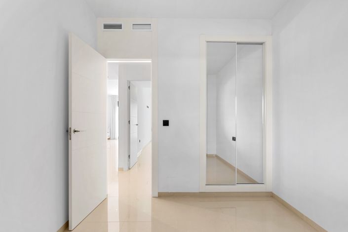 Image No.20-2 Bed Property for sale