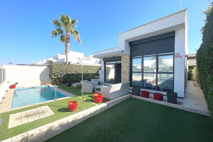 Image No.1-3 Bed Villa for sale