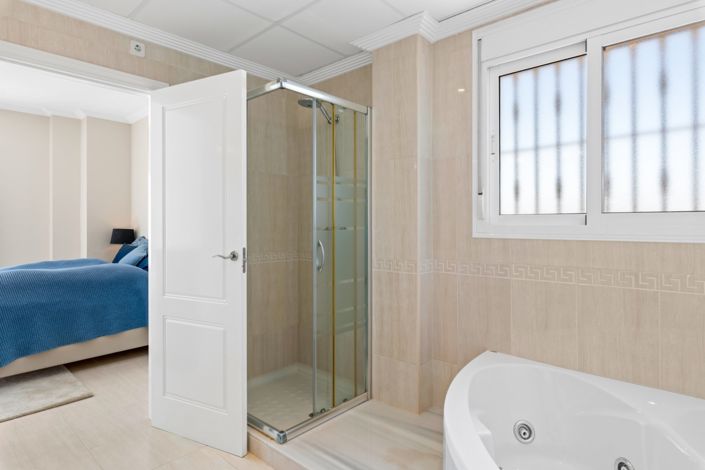 Image No.26-4 Bed Villa for sale