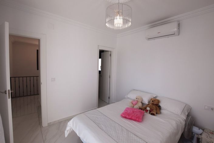 Image No.33-3 Bed Villa for sale