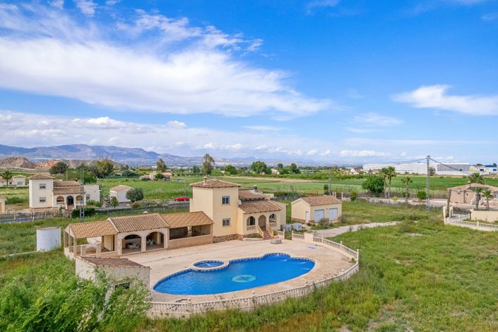 Image No.1-5 Bed Property for sale