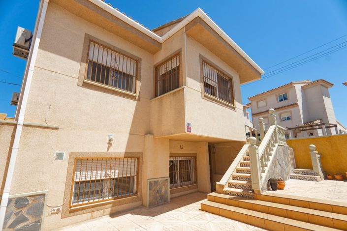 Image No.1-4 Bed Villa for sale