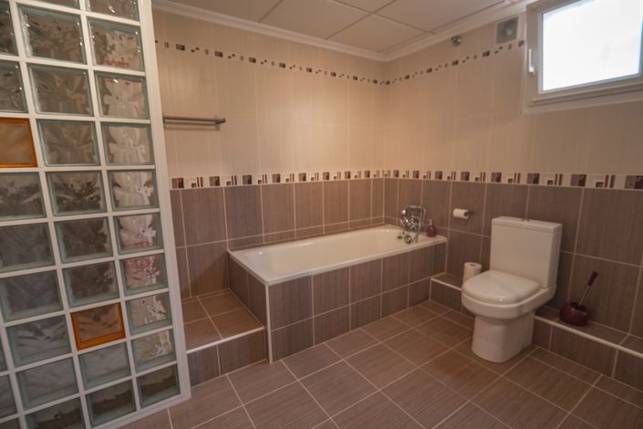 Image No.26-4 Bed Villa for sale