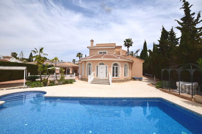 Image No.1-4 Bed Villa for sale