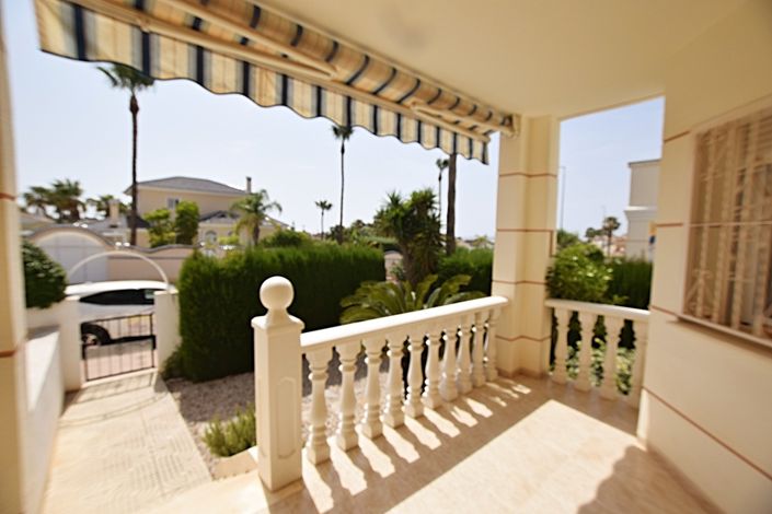 Image No.2-3 Bed Villa for sale