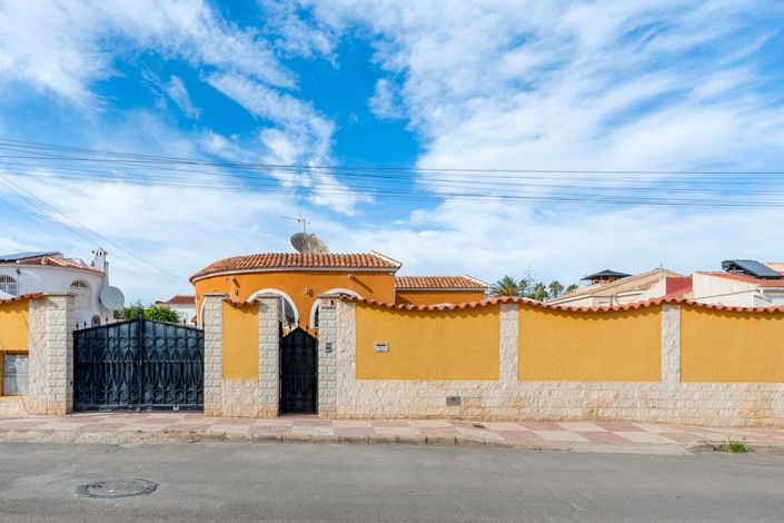 Image No.1-4 Bed Villa for sale