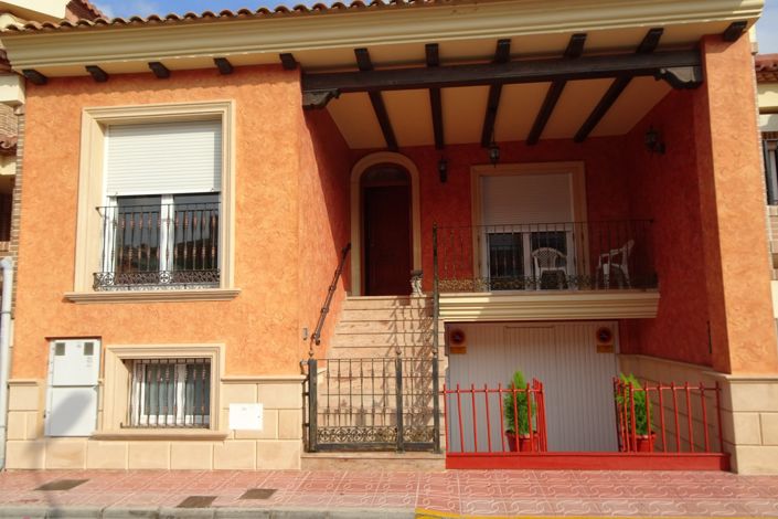 Image No.1-3 Bed Townhouse for sale