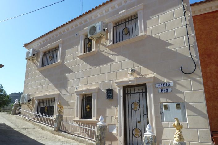 Image No.1-3 Bed Villa for sale