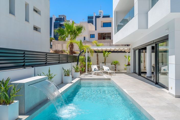 Image No.2-4 Bed Villa for sale