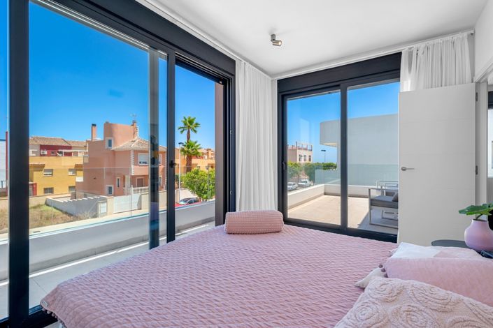 Image No.32-4 Bed Villa for sale