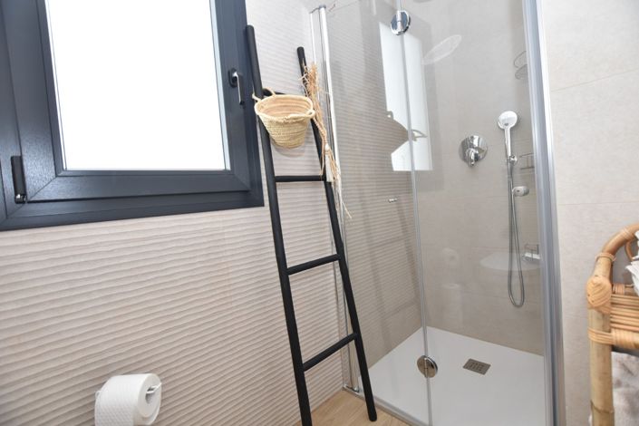 Image No.17-2 Bed Property for sale