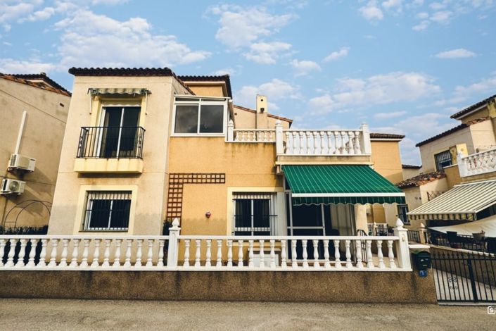 Image No.1-3 Bed Villa for sale