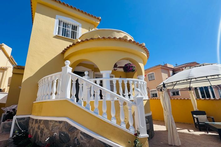Image No.1-3 Bed Villa for sale