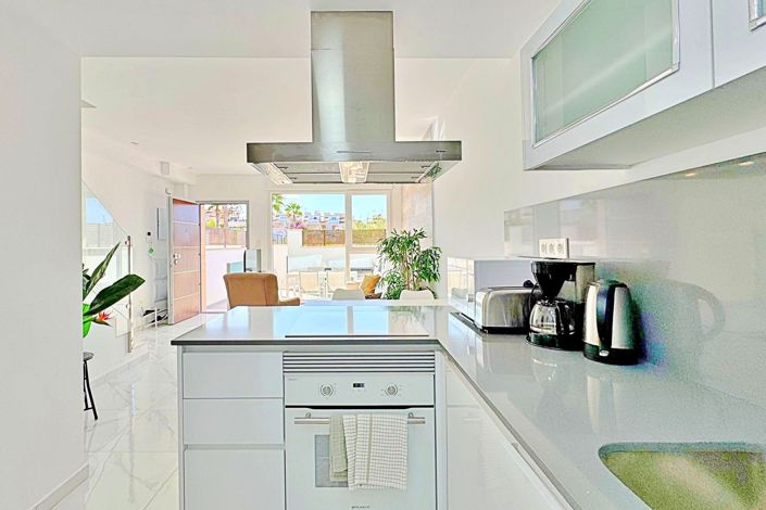 Image No.11-3 Bed Townhouse for sale