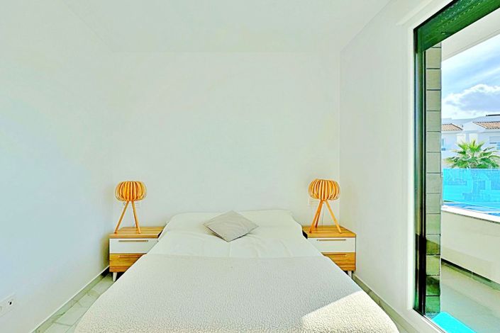 Image No.16-3 Bed Townhouse for sale