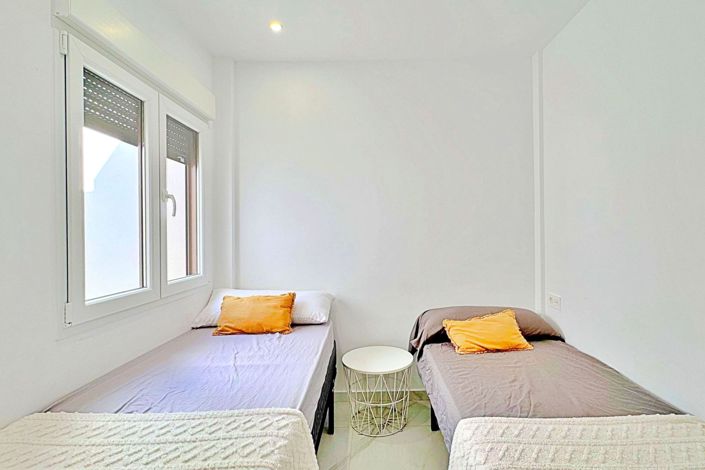 Image No.19-3 Bed Townhouse for sale