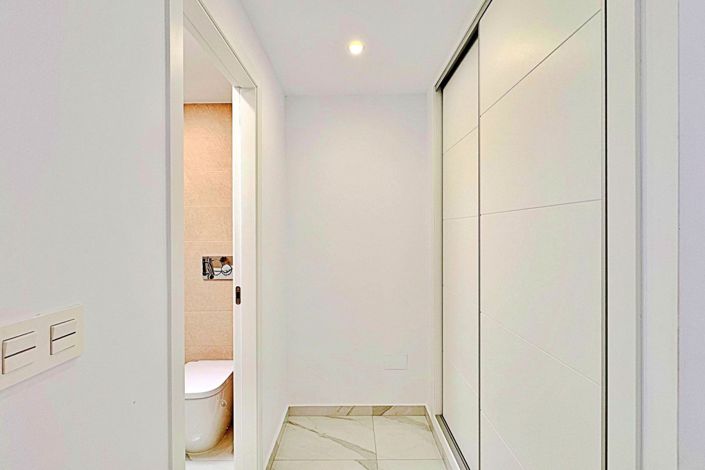 Image No.20-3 Bed Townhouse for sale