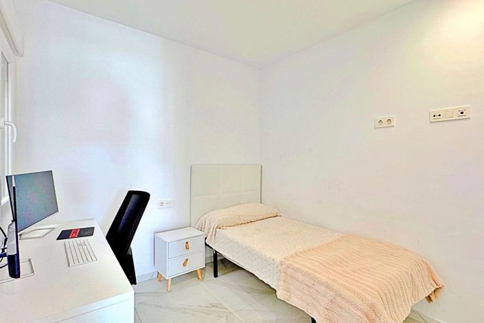 Image No.23-3 Bed Townhouse for sale