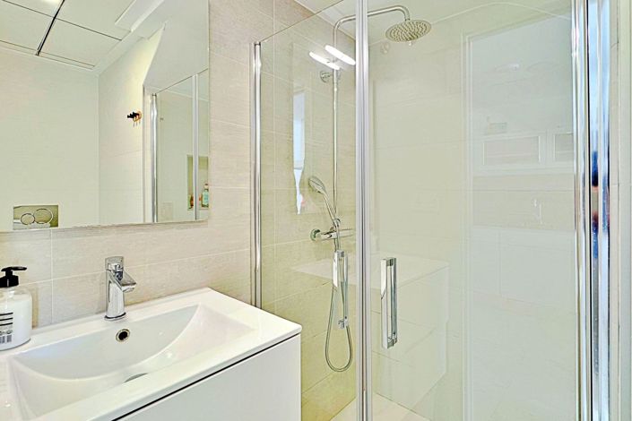 Image No.25-3 Bed Townhouse for sale