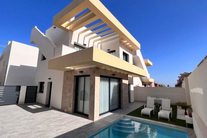 Image No.1-3 Bed Villa for sale