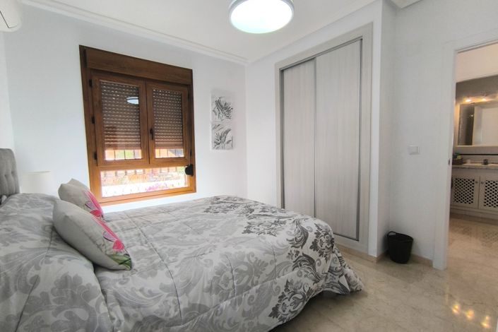 Image No.14-3 Bed Property for sale